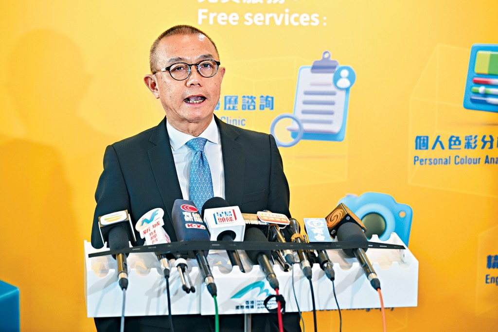 姚兆聰昨日主動回應機場無人巴士碰撞事件,指無人車的算法有改善空間,會進行調校。