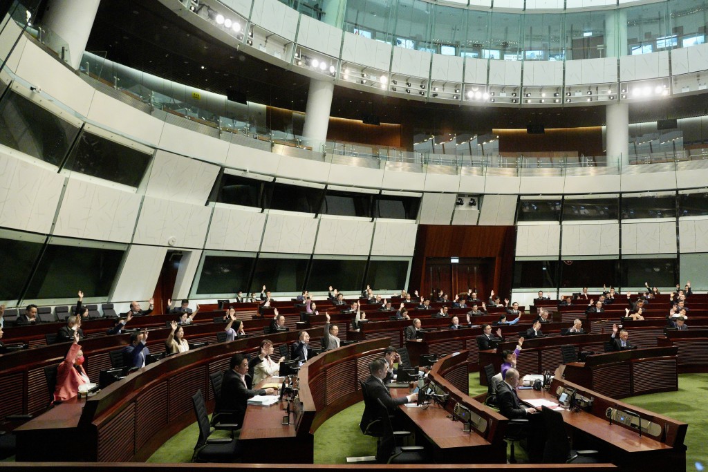 立法會議員陳振英今日（10日）向環境及生態局局長謝展寰就惜食運動的目標和計畫行動提出口頭質詢。歐樂年攝