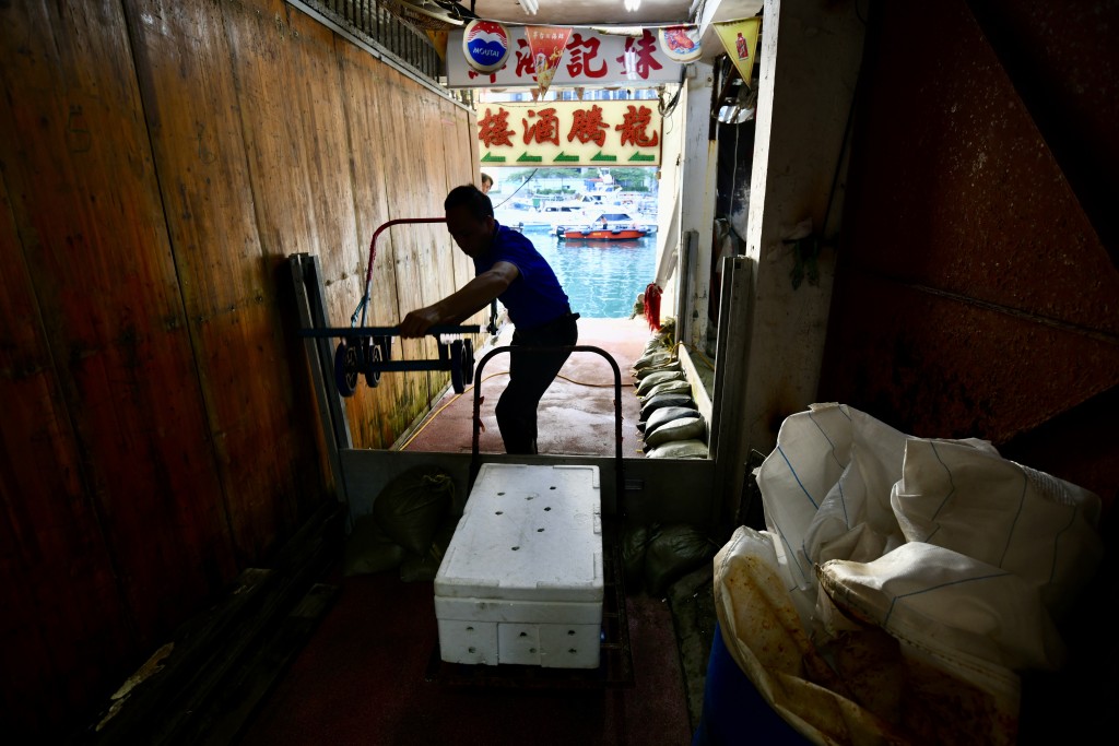 鯉魚門居民已經做定防風、防水浸措施。 鯉魚門居民已經做定防風、防水浸措施。