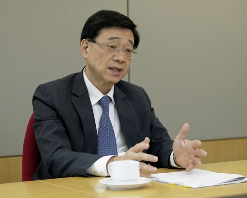 保安局局長李家超在訪問中表示不排除立法監管媒體。資料圖片