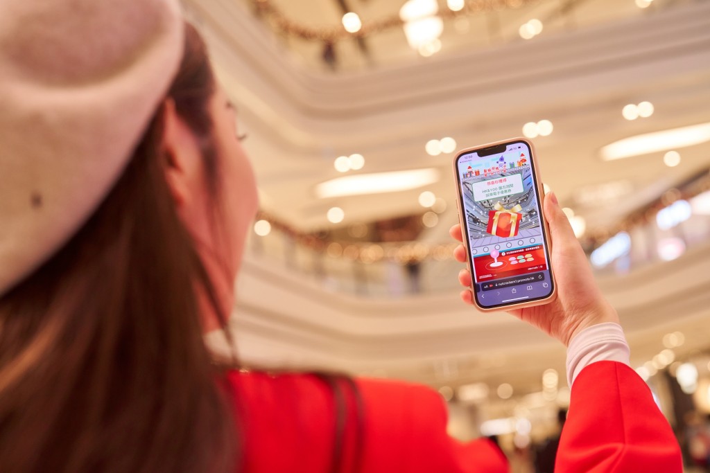 MTR Mobile手机程式进行「胡桃夹子礼物工厂」AR实境游戏，即可免费参加抽奖！