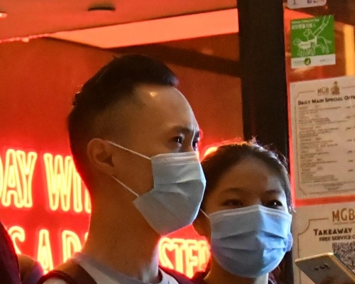 蔚藍東岸多家庭客參選 新婚夫婦看好未來發展