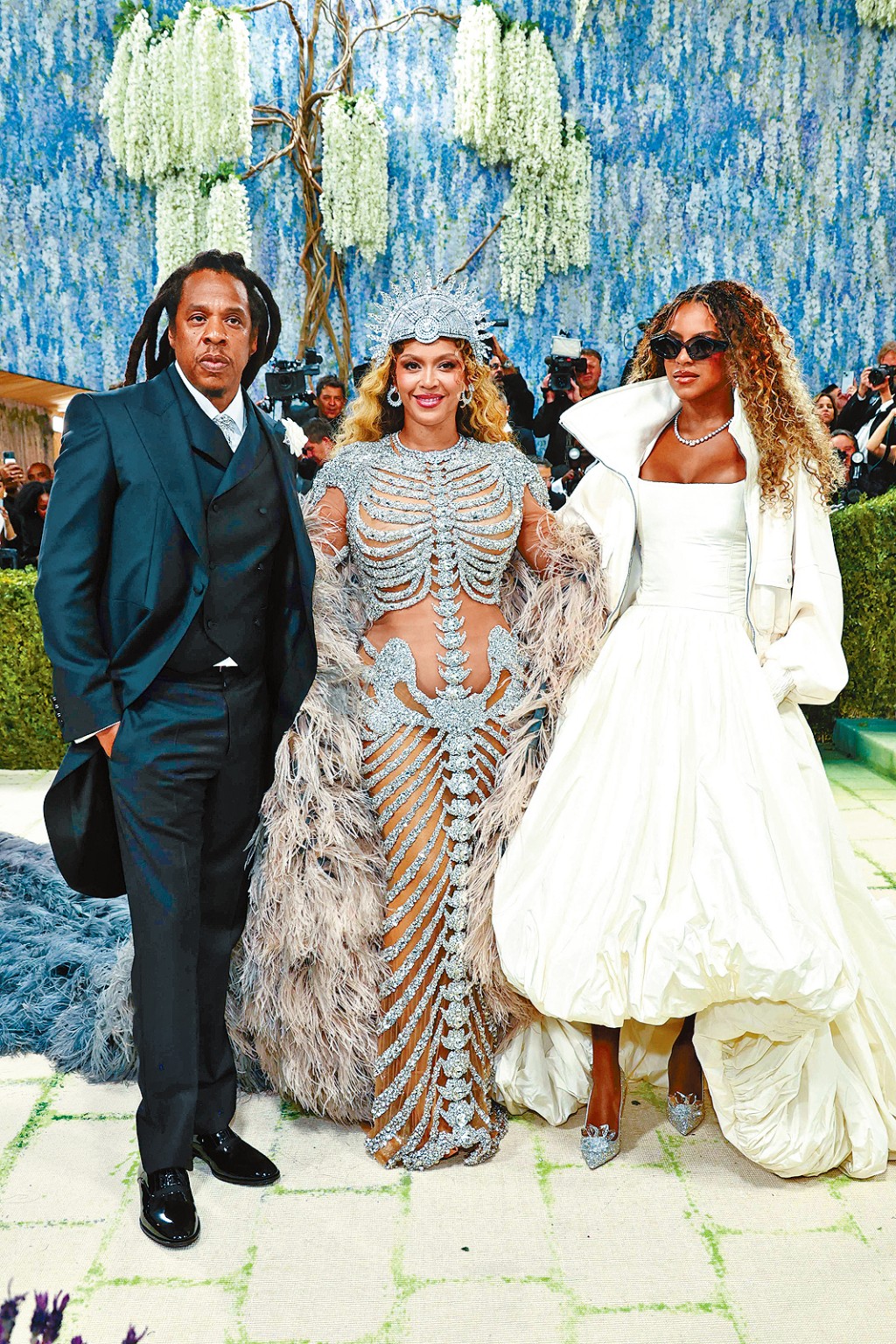 Beyonce指為女兒Ivy Blue重返Met Gala，昨日她以水晶骷髏裝亮相獲讚。