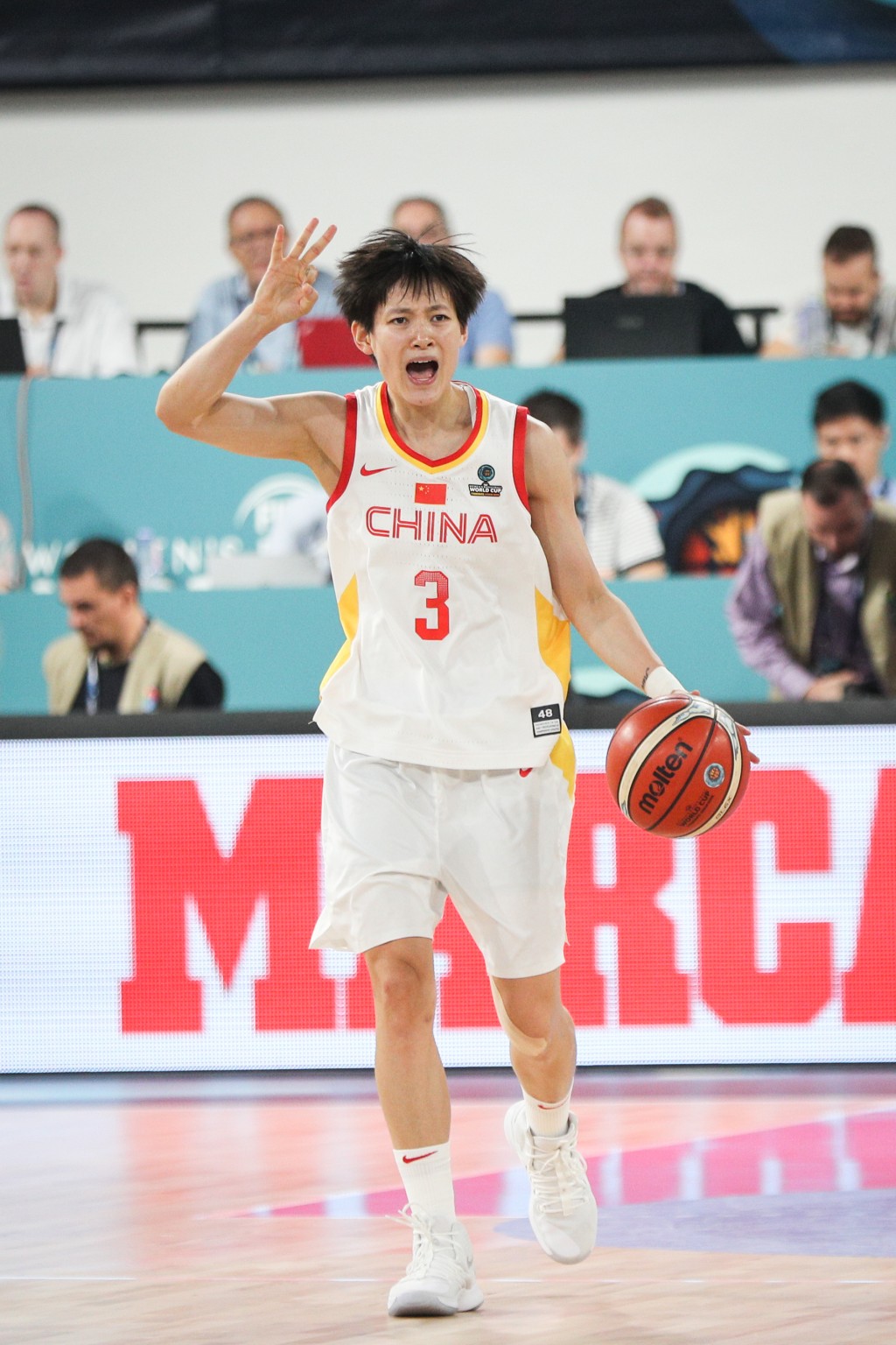 杨力维曾参加2014年FIBA世界锦标赛和2018年女篮世界杯。新华社