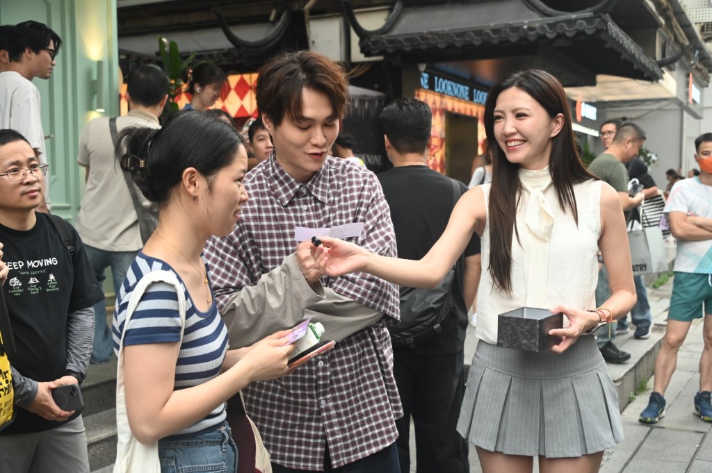 兩人一亮相即掀起轟動! 兩人一亮相即掀起轟動!