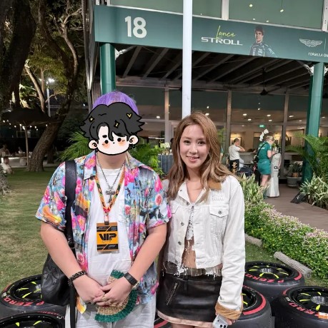 徐子淇也有去新加坡睇F1。