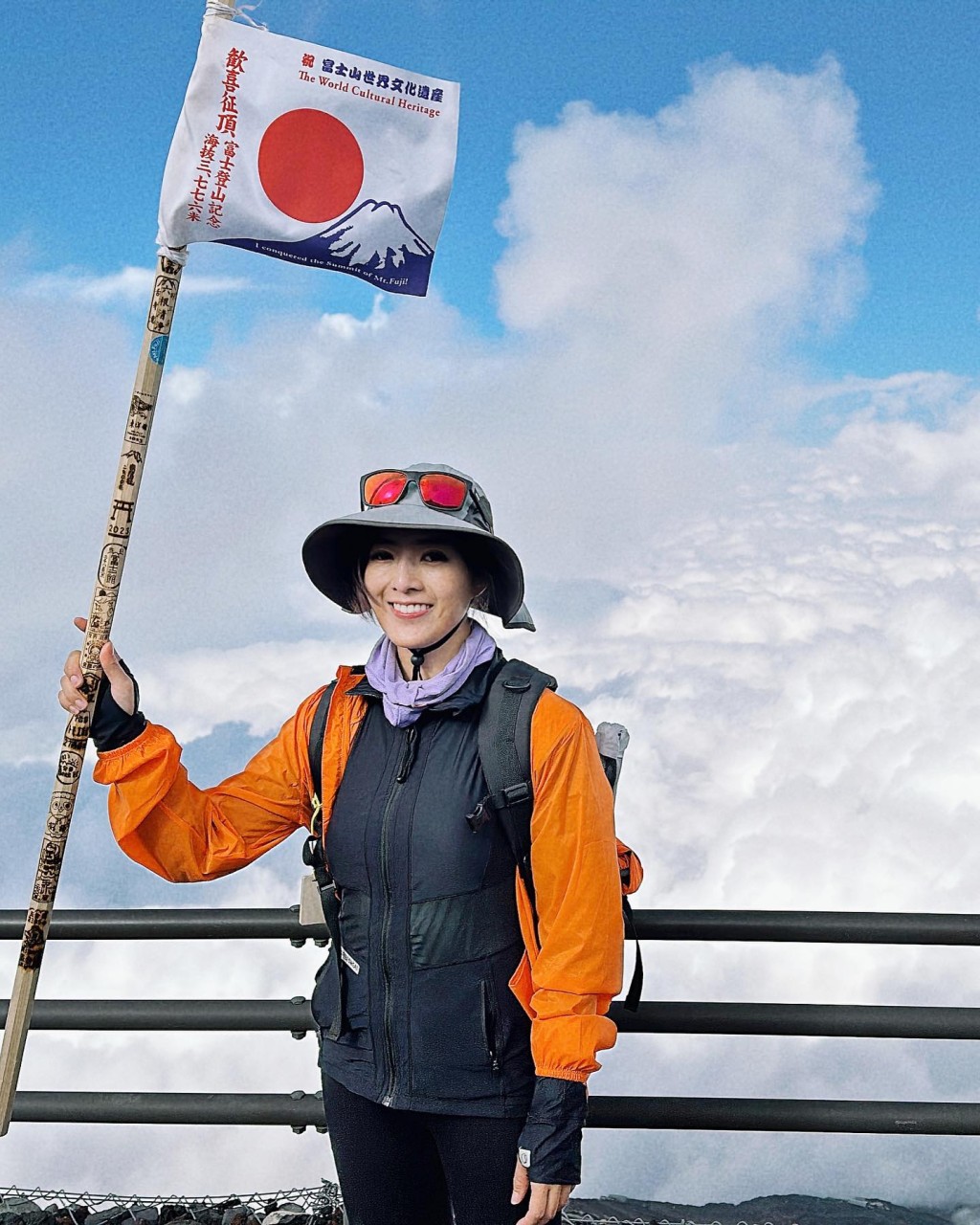 李亦喬透露，早前剛完成一齣帶香港小學生去富士山登頂的紀錄片《信之旅》（暫名）：「希望下年可以帶住作品去參展，之後喺大銀幕見大家！」