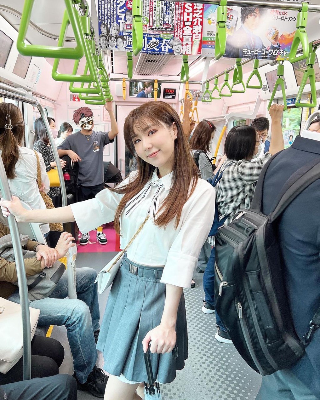 譚嘉儀上月在日本JR車廂打卡，因沒有替其他乘客「打隔仔」，被網民轟觸犯當地禁忌超失禮。