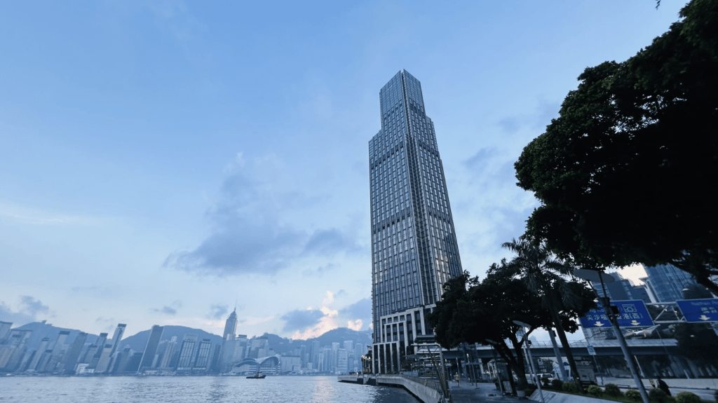 本港地區今日有幾陣驟雨。蔡楚輝攝