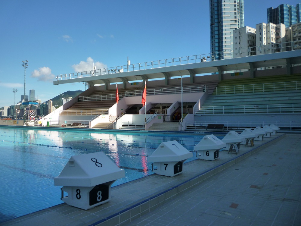 最近的公共泳池为大环山游泳池，需步行约15分钟。康文署图片