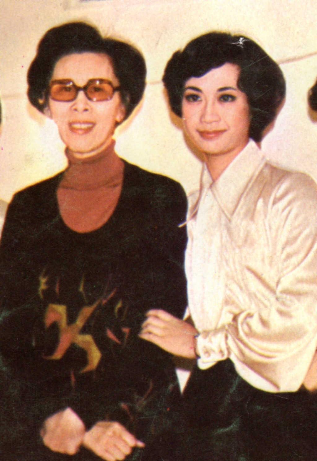 1979年龍劍笙參與《省港紅伶大會串》，恩師任劍輝到場打氣。