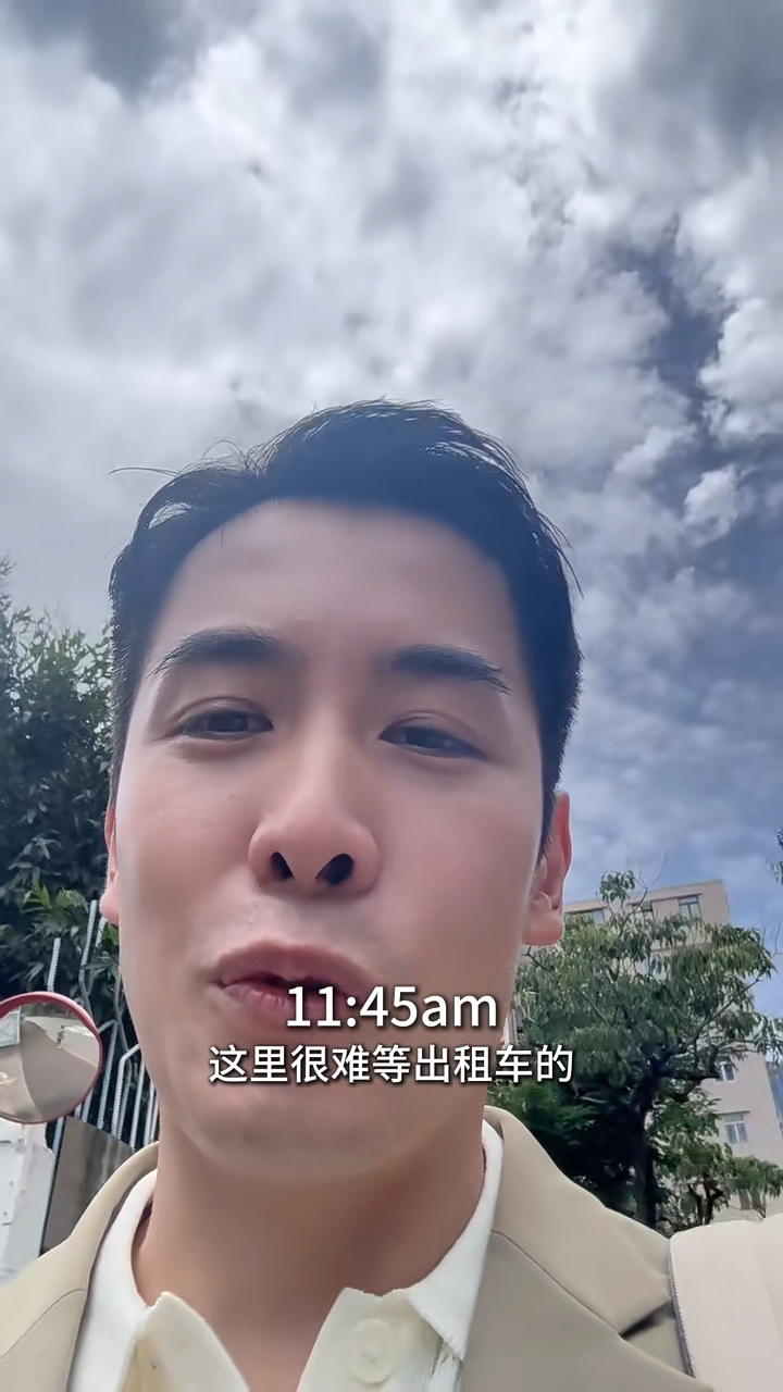 李日朗做完訪問便聲返公司。 李日朗做完訪問便聲返公司。