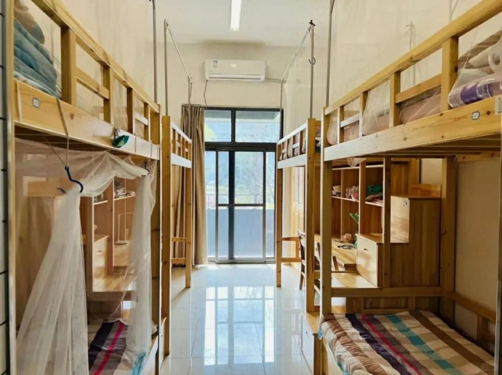 杭州第二中學濱江校區男生宿舍204寢室,6名室友盡入名校成為佳話。小紅書 杭州第二中學濱江校區男生宿舍204寢室,6名室友盡入名校成為佳話。小紅書