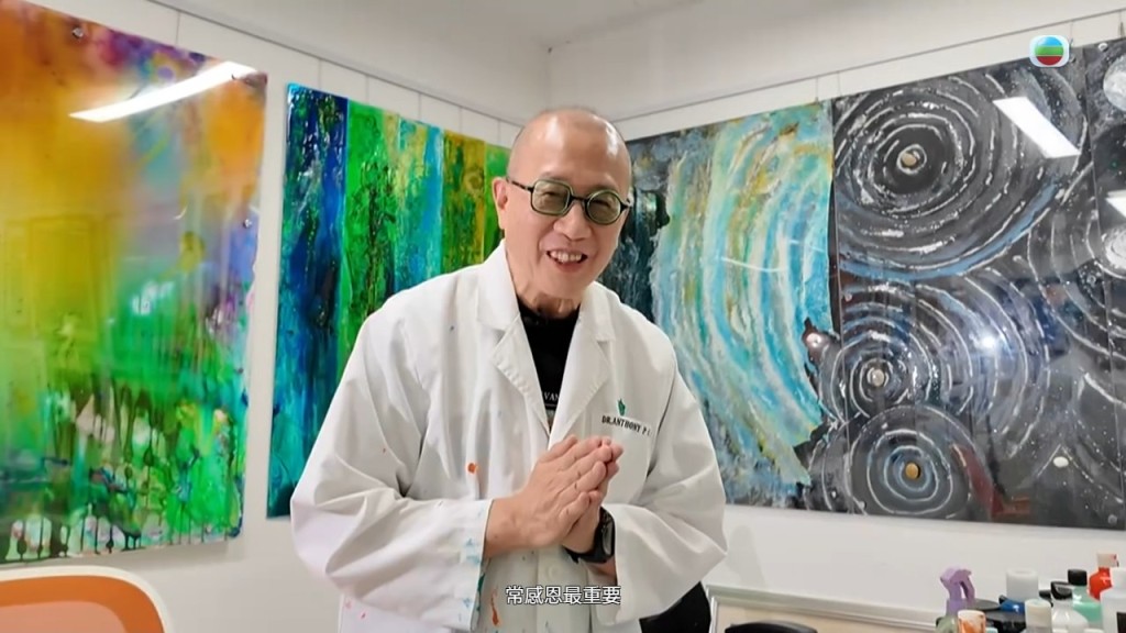 嚴秉泉醫生豁達地形容：「如果我沒有這個病，可能有其他，ABCD 餐總要挑一個，不能不吃，人生很多事都要『硬食』，你沒得選擇。」
