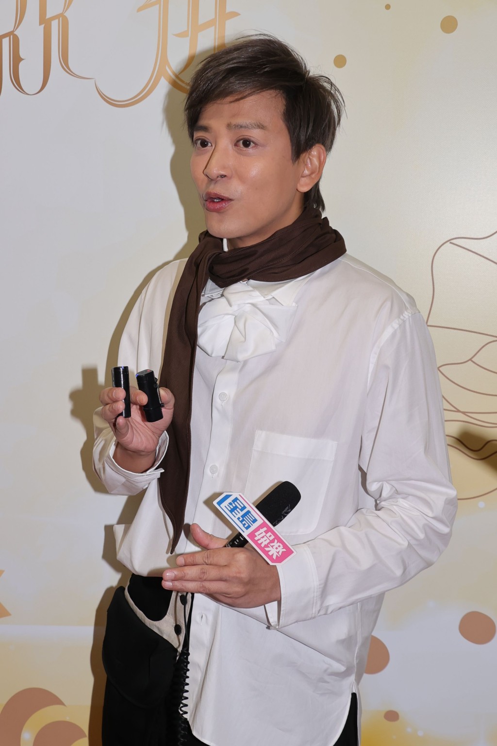 東東冇諗過女兒選港姐。