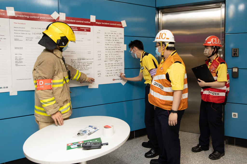 消防人員模擬制訂行動策略。消防處圖片
