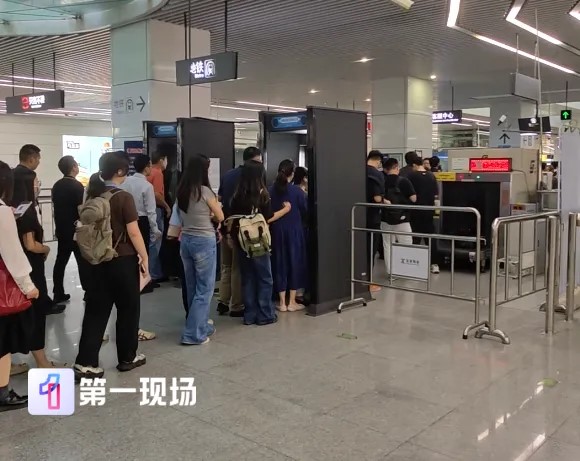 深圳地铁推出3项改善措施，改善安检效率。第一现场