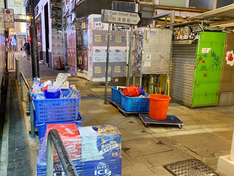警方於行動中共檢獲約912支酒精飲品 ,總值約2.2萬元。警方圖片