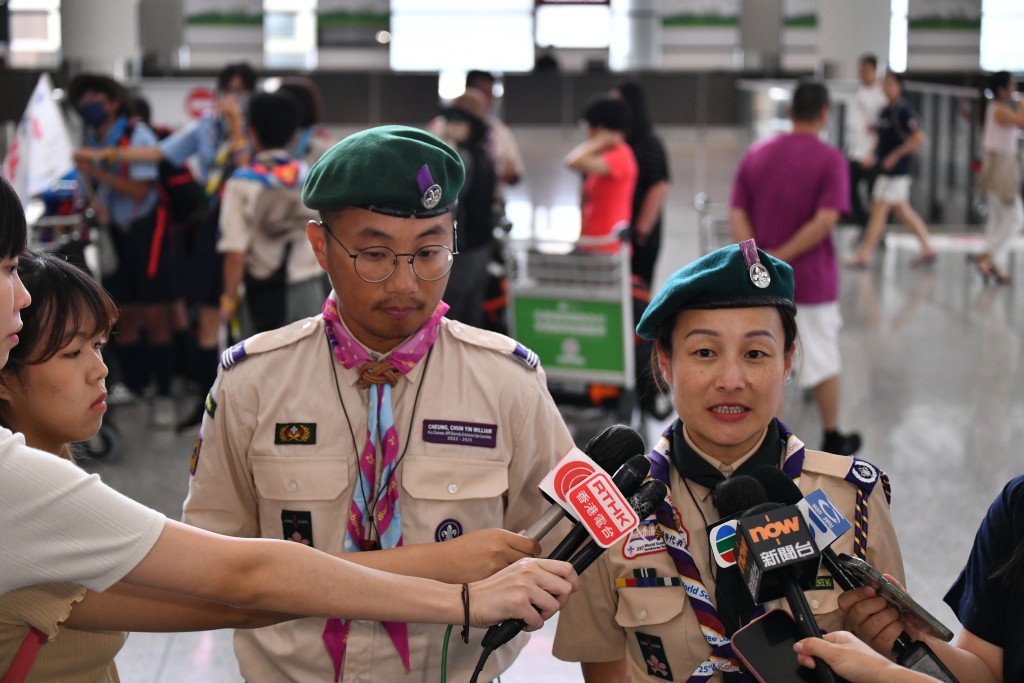 左起：副青少年活動總監張俊彥、香港童軍總會助理香港總監伍頴珊。陳極彰攝