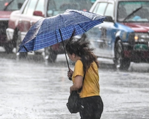 (示意圖，非事主)大雨令人十分不便。資料圖片
