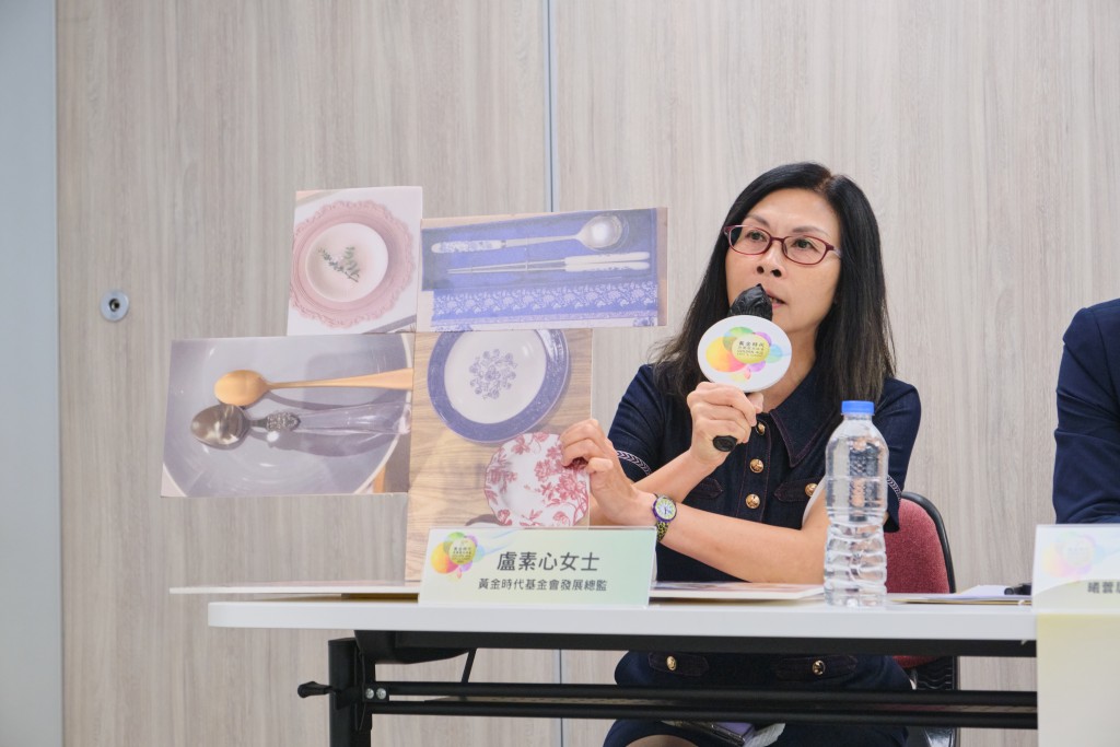 黃金時代基金會發展總監盧素心女士展示以3D打印技術製作的芝士，每份菜單都有廚師背後的創作故事，甚至令食物與食客有互動機會。