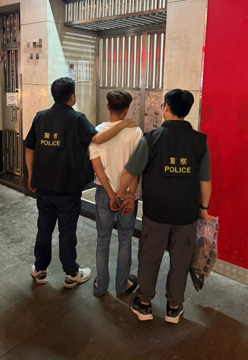警方於周一(25日)凌晨表示,已於昨日(24日)當晚在旺角區內,拘捕一名36歲外籍男子,現正被扣留調查。警方圖片 警方於周一(25日)凌晨表示,已於昨日(24日)當晚在旺角區內,拘捕一名36歲外籍男子,現正被扣留調查。警方圖片