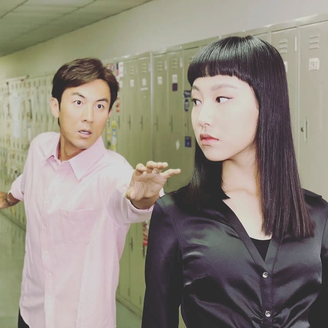 香港有譚俊彥和炎明熹神還原角色。