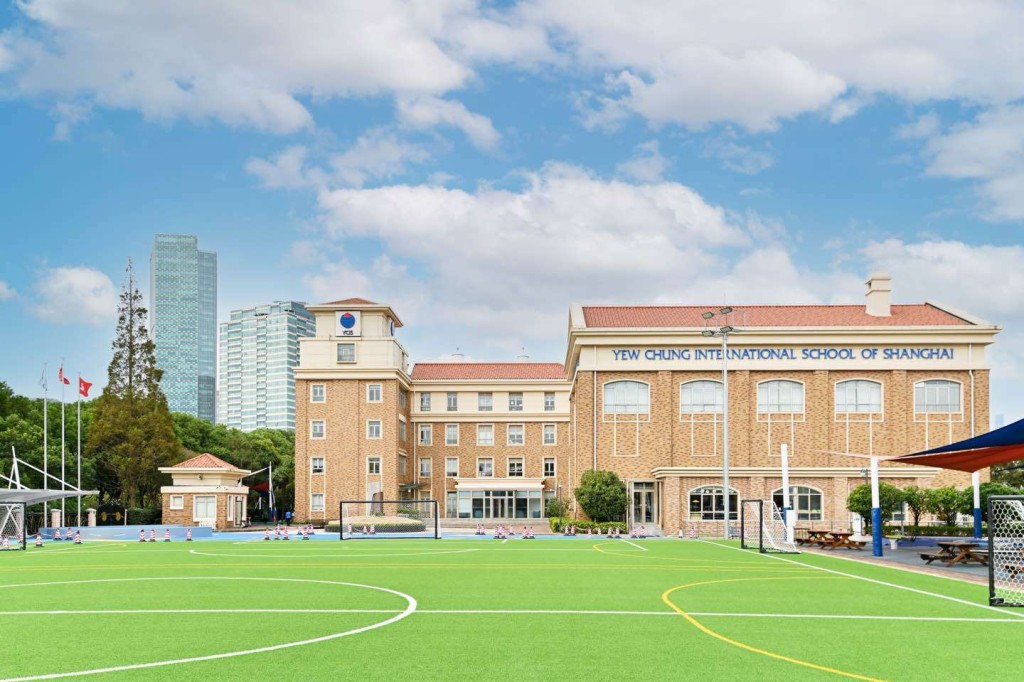 上海耀中国际学校(YCIS Shanghai)是上海首间获政府批准认可的国际学校,采用双语及多元文化教学模式,深受家长欢迎。(图:上海耀中官网) 上海耀中国际学校(YCIS Shanghai)是上海首间获政府批准认可的国际学校,采用双语及多元文化教学模式,深受家长欢迎。(图:上海耀中官网)