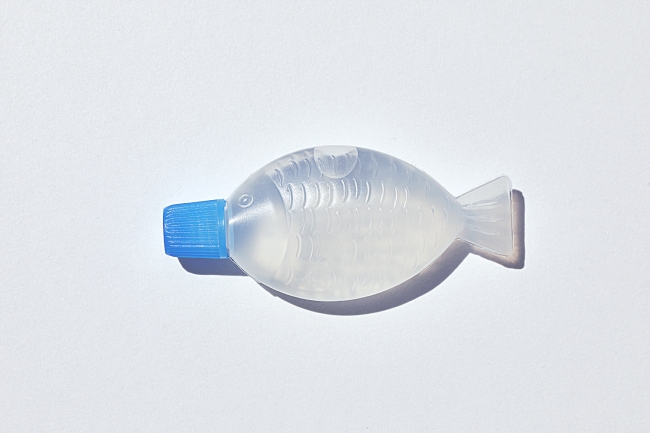 「魚仔抗菌液」沿用以往的豉油樽設計,而樽蓋則改為藍色。網圖