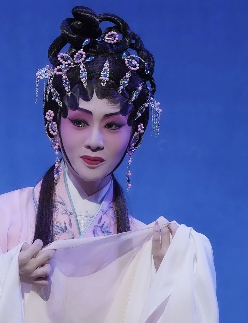 梁非同將林黛玉的哀愁在表情及做手上都揮洒自如。