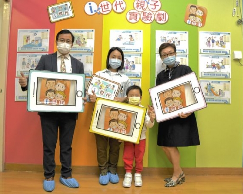 前五邑工商總會張祝珊幼兒園幼稚園校長周慧珍（右）及註冊教育心理學家彭智華（左），期望新App可讓家長了解自己的管教模式。