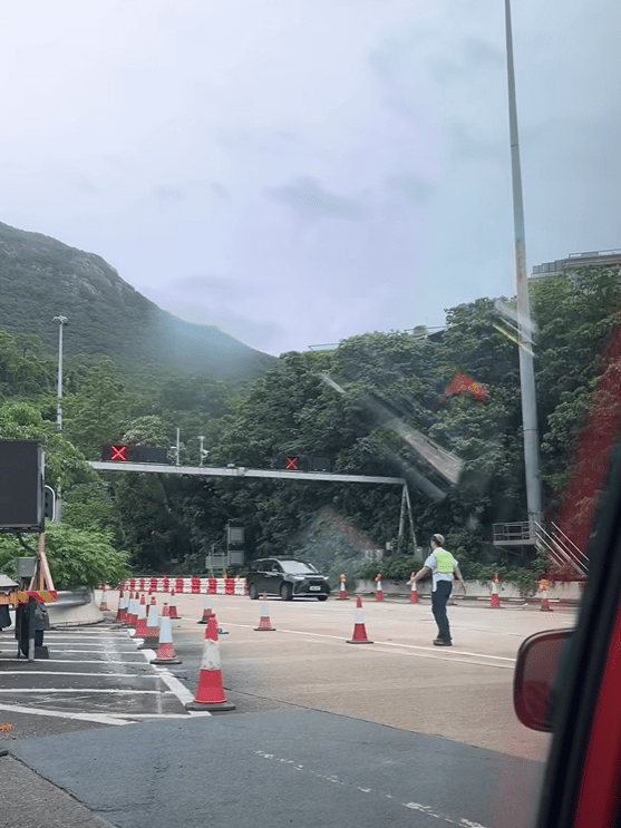 車輛需要調頭。FB：南區之友 2.0