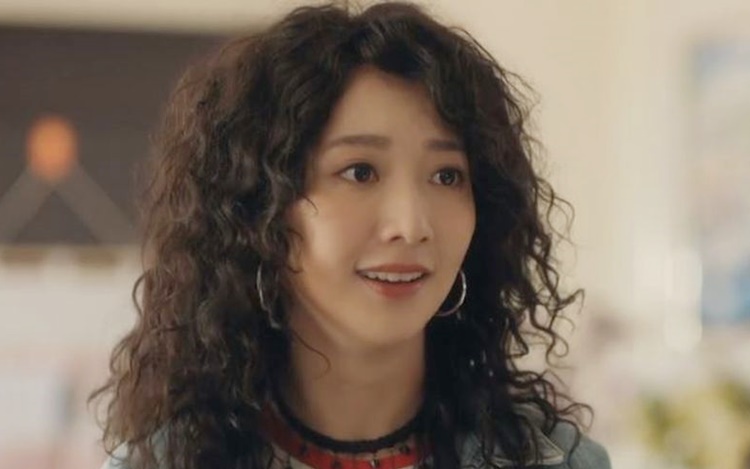 在《十月初五的月光》中，她重演当年阿佘的女一角色，压力颇大。