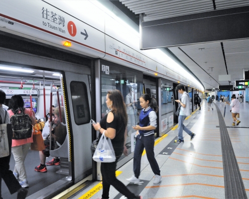 港鐵中秋節不提供通宵列車服務。資料圖片