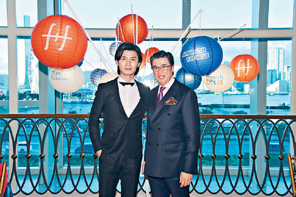 ■牛牛與阮偉文合照留念。