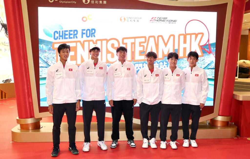 香港隊晚上到奧海城出席加油快閃活動。徐嘉華攝