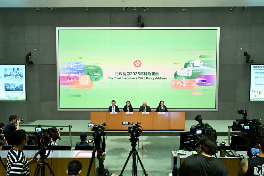 被問到遊艇來港的需求及經濟成效,陳美寶引述數據指,2020年至2024年間,訪港遊艇有多達每年258架。 被問到遊艇來港的需求及經濟成效,陳美寶引述數據指,2020年至2024年間,訪港遊艇有多達每年258架。