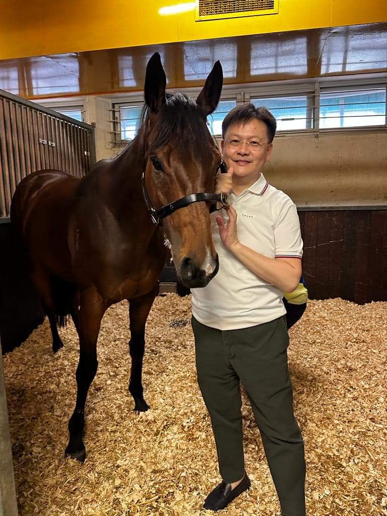 陳文俊與其餘團體成員十分愛錫「南區寶」。 陳文俊與其餘團體成員十分愛錫「南區寶」。