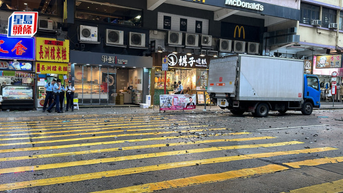 發展局表示,因應早前多宗大廈外牆石屎剝落事件,政府正多管齊下積極跟進尚未遵辦的強制驗樓通知。資料圖片