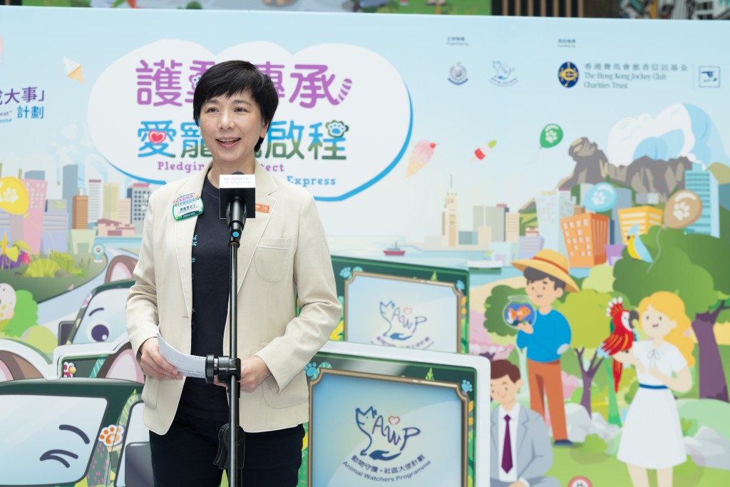 香港賽馬會慈善事務部主管(教育;青年)應鳳秀女士為是次活動致辭。 香港賽馬會慈善事務部主管(教育;青年)應鳳秀女士為是次活動致辭。