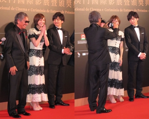 三池崇史幫本田翼和生田斗真合照。