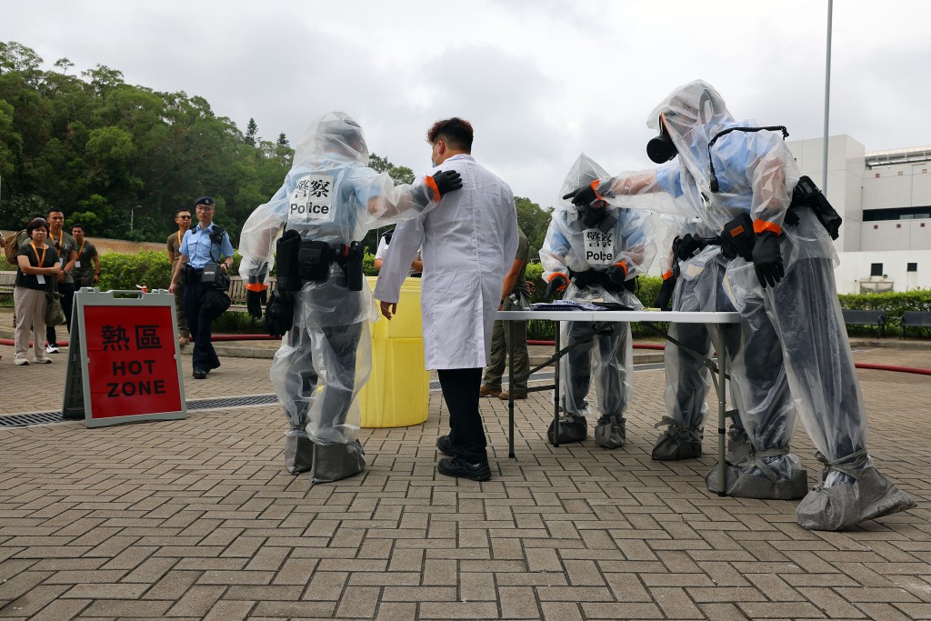 反恐專責組順利完成在香港科技大學進行的跨部門應急演練。警方提供