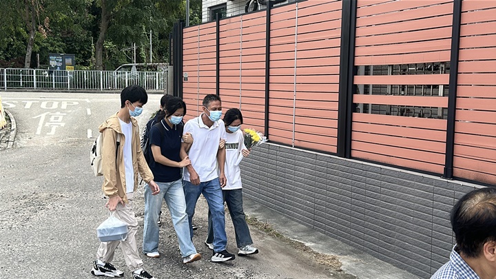 死者丈夫哭不成聲。劉漢權攝 死者丈夫哭不成聲。劉漢權攝