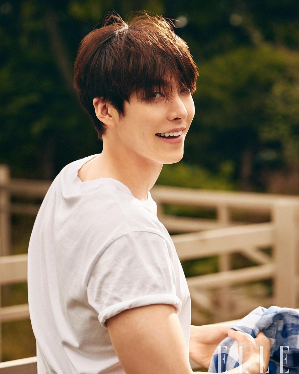 呢個手臂不得了。(ELLE KOREA圖片)