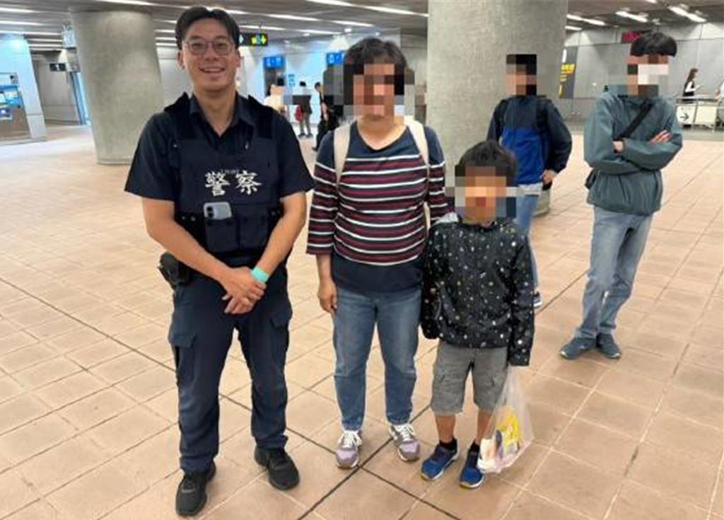 走失的日籍男童听到台警说出流利日语,不安感即刻消除。中时 走失的日籍男童听到台警说出流利日语,不安感即刻消除。中时