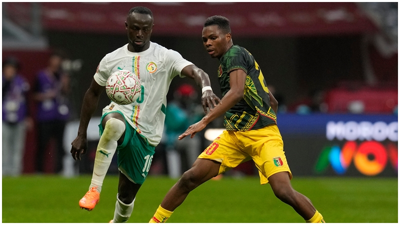 文尼（左）的舖桥搭路火侯十足。AP