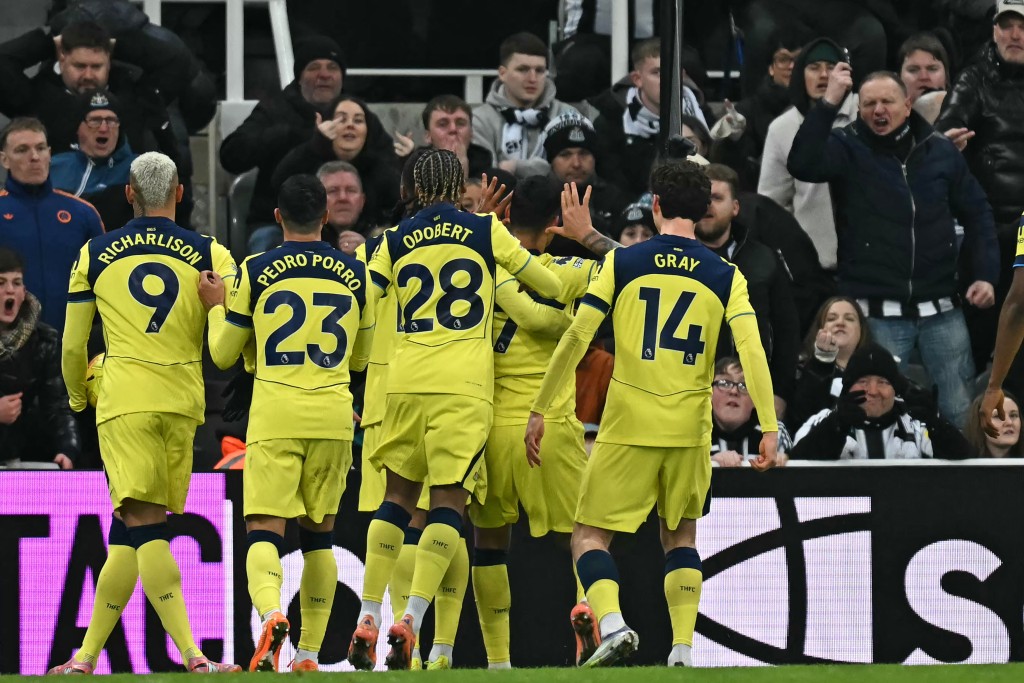 熱刺球員慶祝入波。法新社