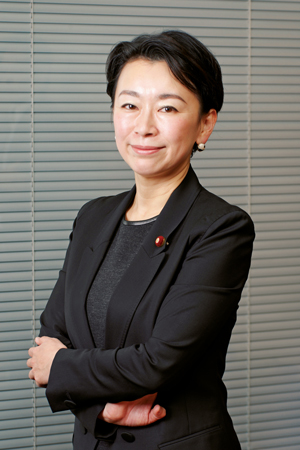 山尾志樱里在日本成立IPAC的附属组织JPAC，倡议「救生艇政策」及终止与港司法互助协议。