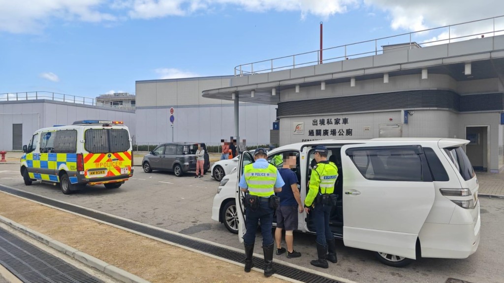 「港車北上」司機違規經營白牌車 遭放蛇警員斷正
