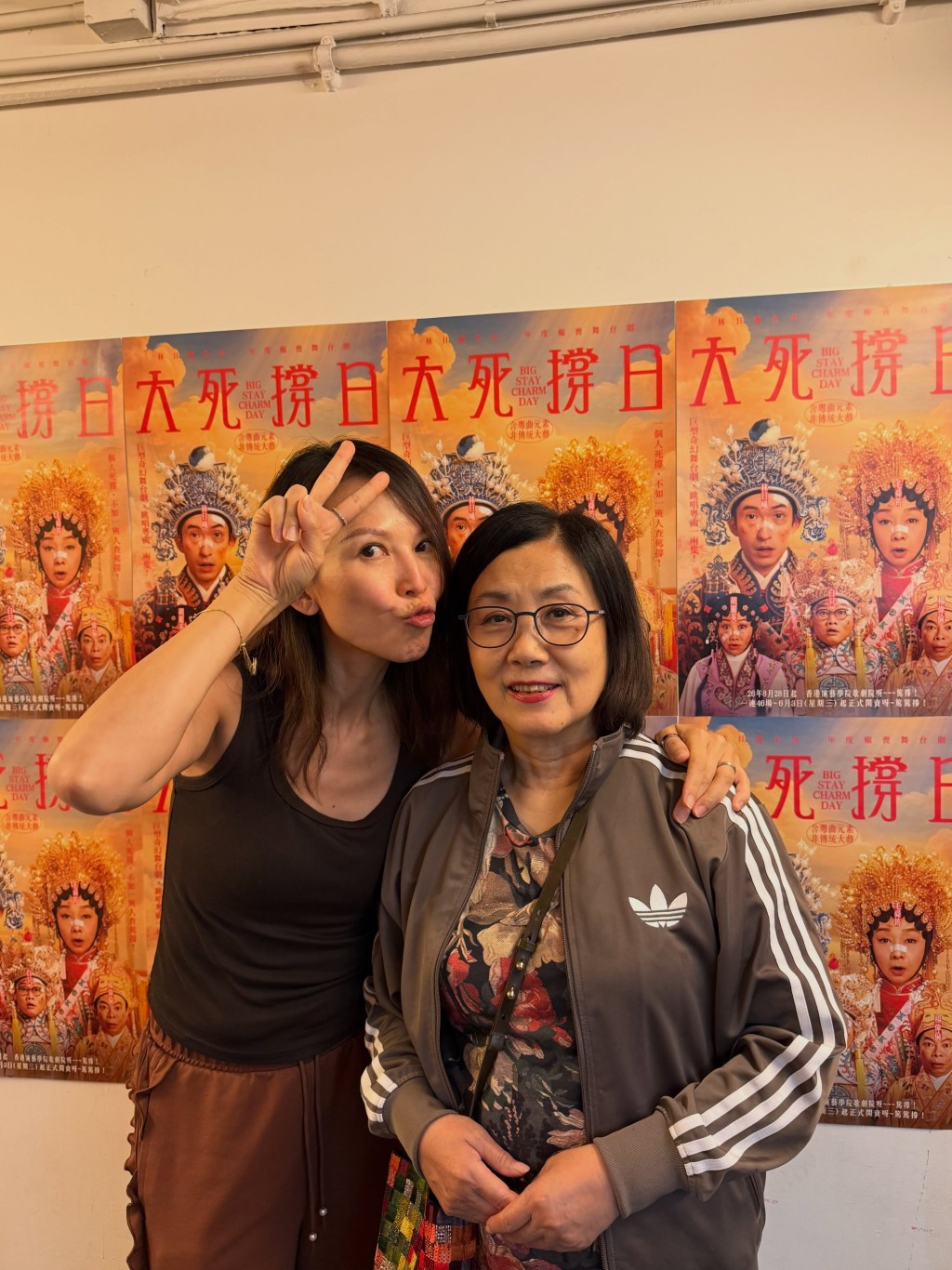 蔡少芬都有到場睇劇。